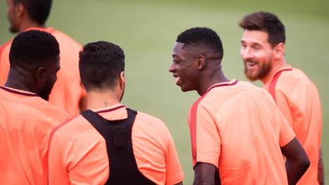 Ousmane Dembele (r.) kehrt nach seiner Verletzung zurück ins Mannschaftstraining des FC Barcelona 
