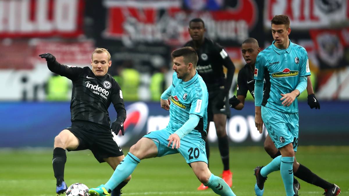 SEBASTIAN RODE ist derweil froh, dass er überhaupt mal wieder auf dem Platz stehen darf. Zahlreiche Verletzungen verhinderten, dass er beim BVB wirklich Fuß fassen konnte. Im Winter ging es nun zurück zum Ex-Klub Eintracht Frankfurt, wo er in den ersten beiden Partien zu überzeugen wusste