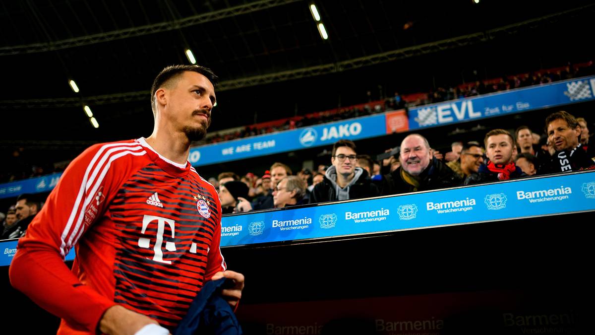 Sandro Wagner steht trotz des Ausfalls von Robert Lewandowski nicht in der Startelf der Bayern - der Neuzugang kommt aber später ins Spiel. Beim Sieg des Rekordmeisters in Leverkusen überzeugen zwei andere Offensivstars. Die  Einzelkritik von SPORT1