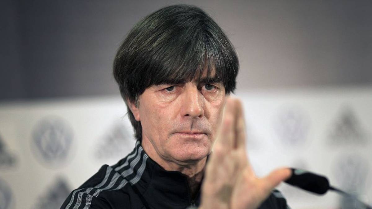 Das Ticket für die EM 2020 hat die deutsche Nationalmannschaft souverän gelöst. Dennoch ließ Bundestrainer Joachim Löw mit Blick auf das Turnier aufhorchen. "Aktuell gehören wir nicht zum Favoritenkreis, weil andere Mannschaften weiter sind", meinte Löw
