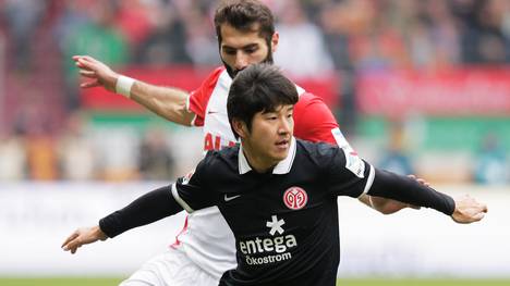 Joo-Ho Park Halil Altintop FC Augsburg v 1. FSV Mainz 05 - Bundesliga