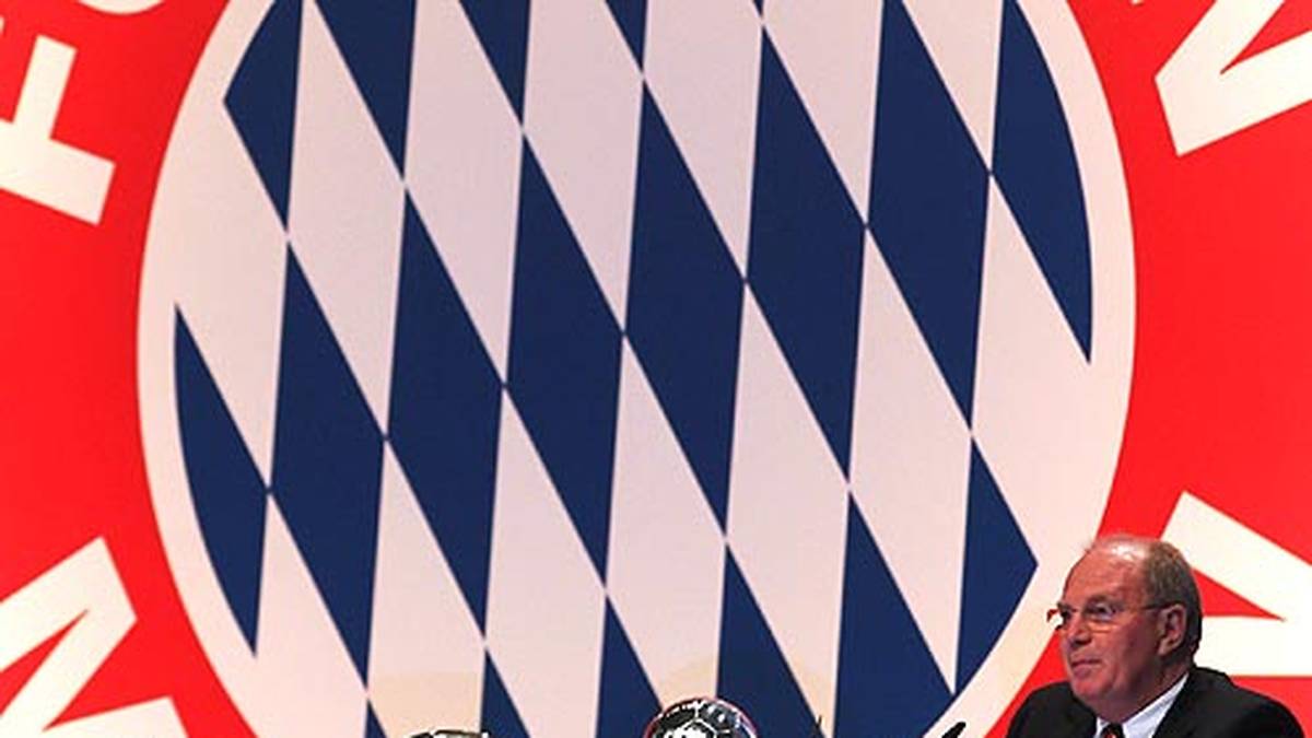 Am 4. März 2010 beerbt Hoeneß Beckenbauer auch als Aufsichtsratsvorsitzender der FC Bayern AG. Ein florierendes Unternehmen, das es ohne ihn so vermutlich nicht gegeben hätte