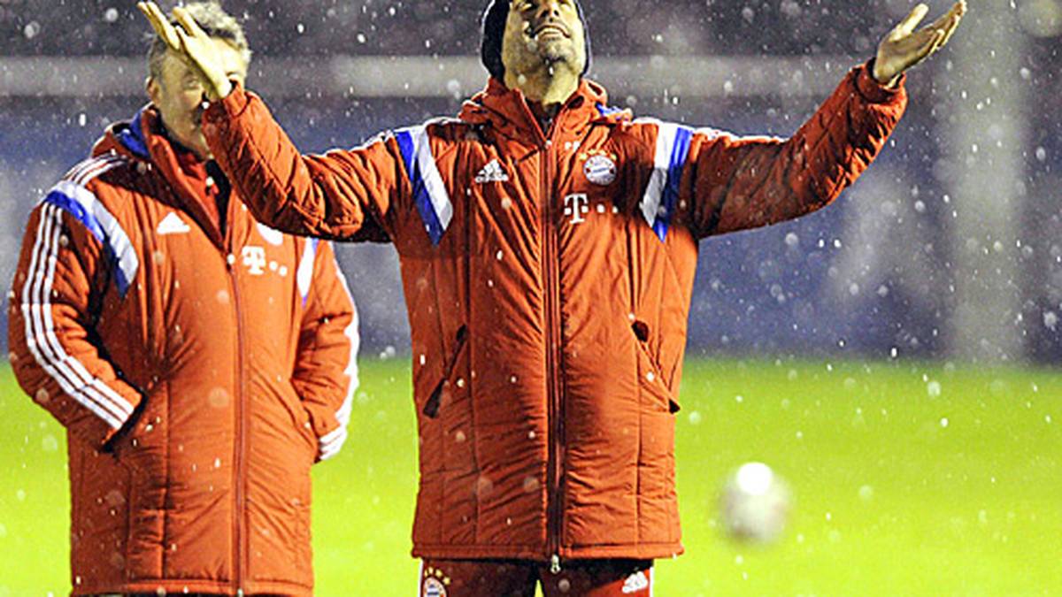Geht es nach Pep Guardiola, soll es in den kommenden Monaten für seinen FC Bayern Titel regnen. Beim ersten Training des Rekordmeisters im Jahr 2015 genießt der Katalane aber erst mal den Münchner Schneefall.