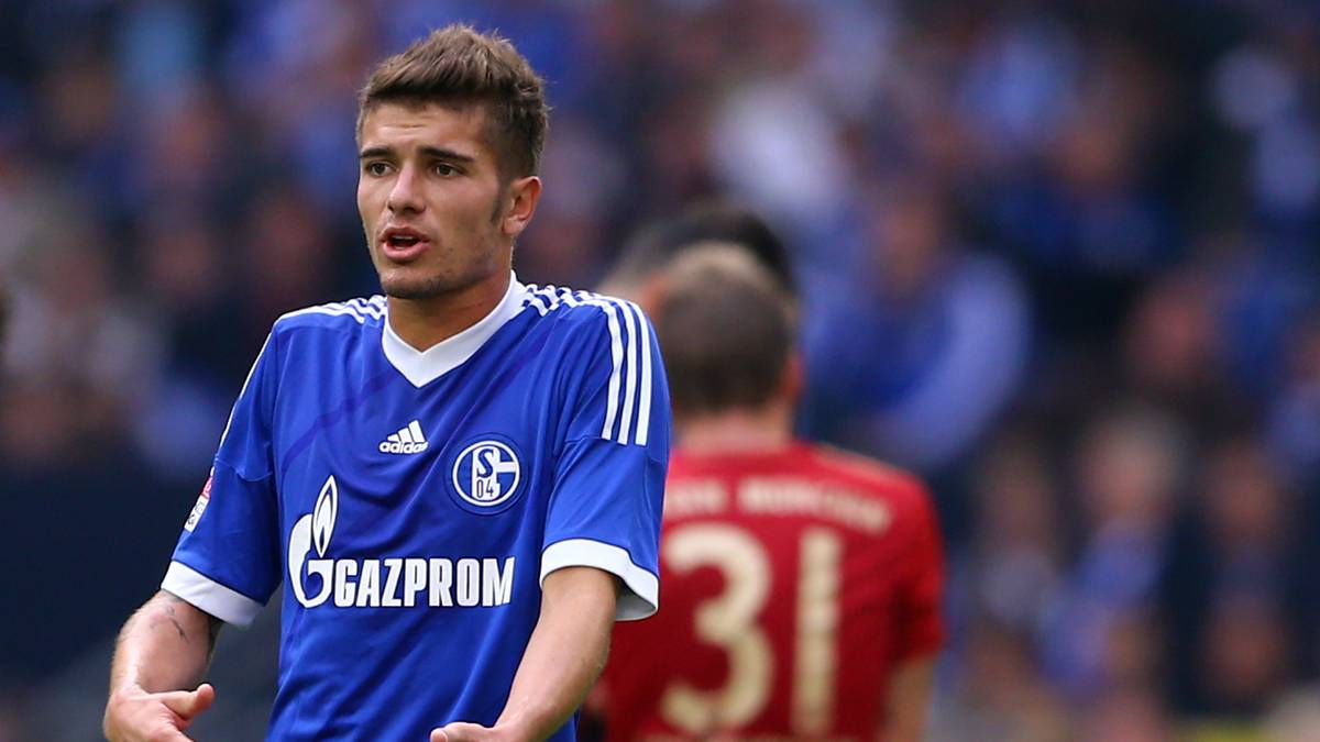 Zur Saison2012/2013 verpflichtet Heldt neben dem Ex-Gladbacher Roman Neustädter (Bild) auch Tranquillo Barnetta - beide ablösefrei. Und vom FC Barcelona wird Ibrahim Afellay ausgeliehen 