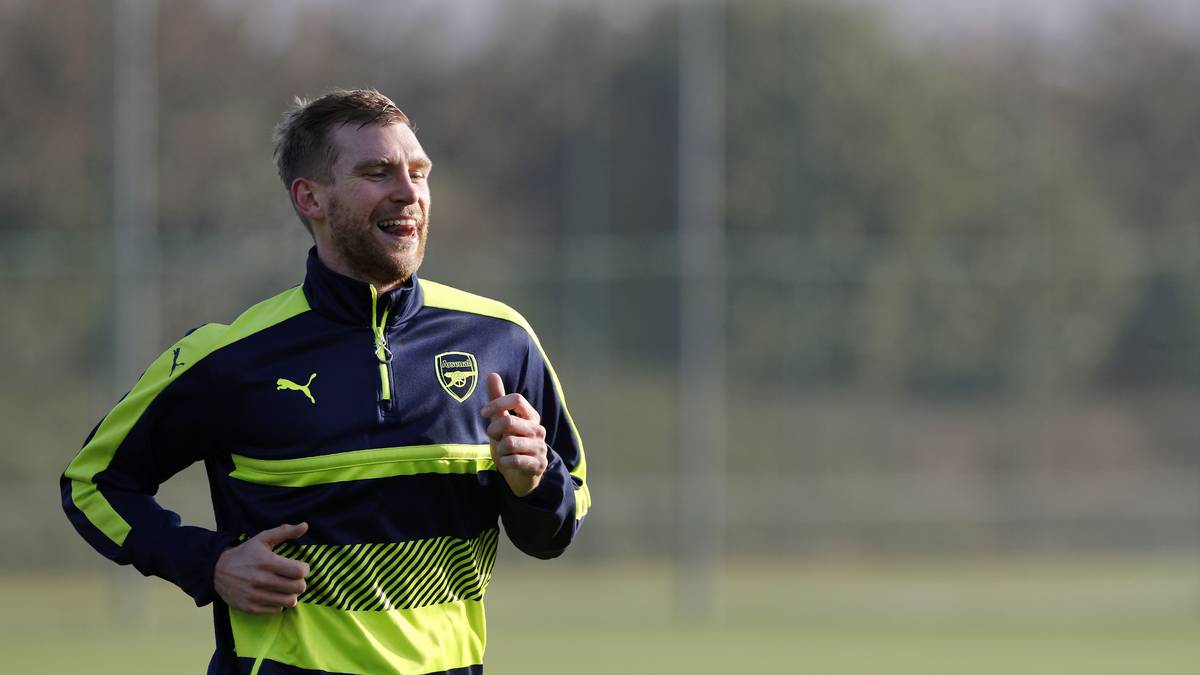 PER MERTESACKER (FC Arsenal): Stand jetzt ist neben Cazorla auch Mertesacker ab dem 1. Juli vereinslos. Mertesacker macht keinen Hehl daraus, verlängern zu wollen, doch die Gunners-Bosse zögern noch. Die Spekulationen um eine Rückkehr nach Deutschland häufen sich