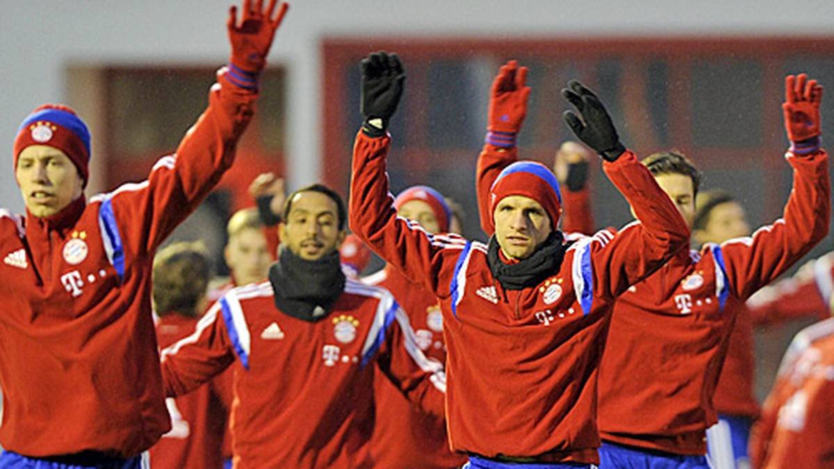 Mitchell Weiser, Medhi Benatia, Thomas Müller und Xabi Alonso (v.l.) machen auch ohne Ball eine gute Figur