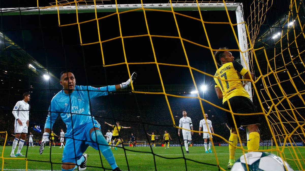 Das bisher letzte Aufeinandertreffen gibt es in der Vorrunde der Saison 2016/17. In Dortmund gibt es ein 2:2. Pierre-Emerick Aubameyang trifft gegen seinen Traumverein