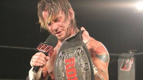 CM Punk krönte sich am 18. Juni 2005 zum ROH World Champion