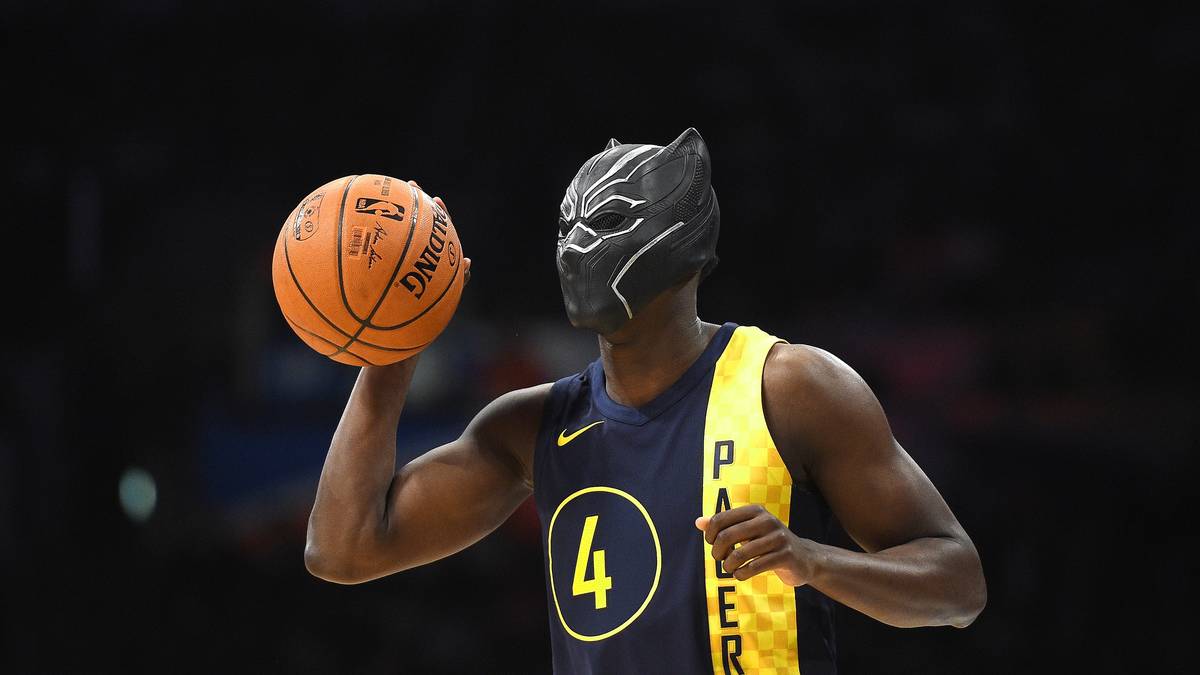 Oladipo (insgesamt 71 Punkte) scheiterte ebenfalls, auch wenn er sich beim zweiten Dunk kreativ zeigte und sich vom am Spielfeldrand sitzenden Schauspieler Chadwick Boseman die Maske des Superhelden "Black Panther" besorgte und damit (erfolgreich) stopfte