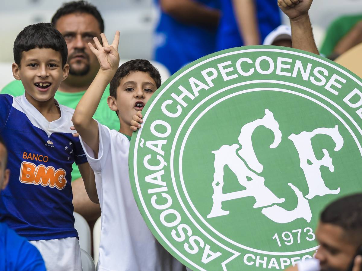 Af Chapecoense Plant Sein Erstes Spiel Nach Dem Flugzeugabsturz