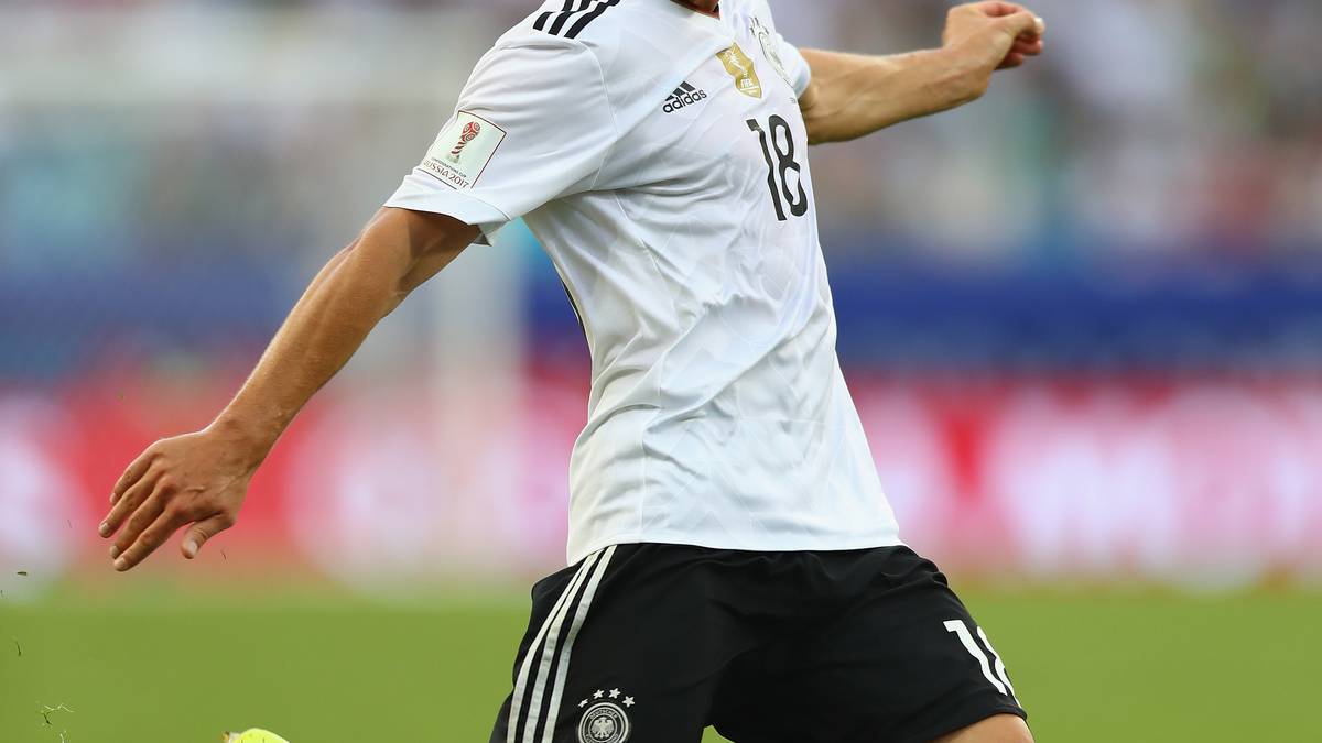 JOSHUA KIMMICH: Emsig und laufstark wie immer. Hatte die erste deutsche Großchance, als er eine Flanke von Marvin Plattenhardt aus fünf Metern neben das Tor köpfte (24.). Sein guter Steilpass auf Timo Werner (34.) blieb ohne Folgen. Scheiterte aussichtsreich an Fabrice Ondoa (54.). Mit Maßflanke auf Werner zum 2:0 (66.). 
Nach Draxlers Auswechslung Kapitän. SPORT1-Note: 2
