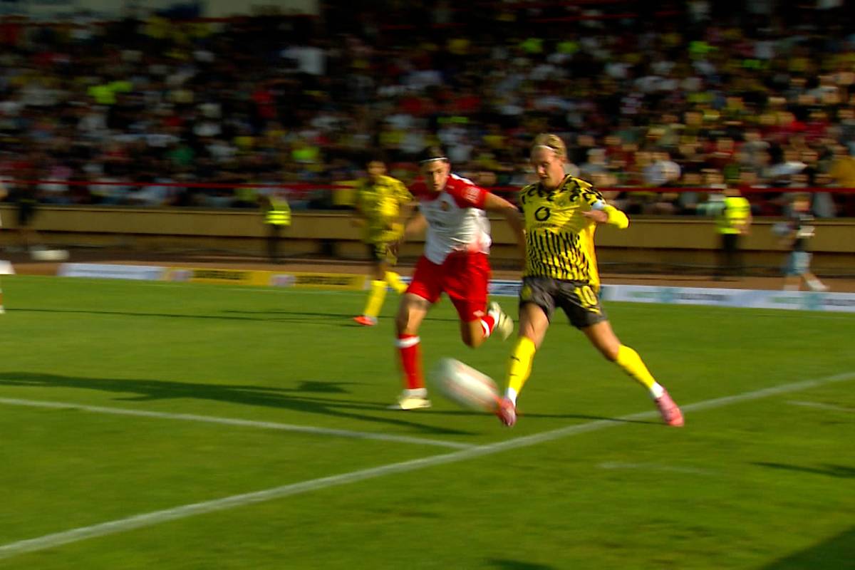Borussia Dortmund hat sein Testspiel gegen die Sportfreunde Siegen deutlich mit 8:1 gewonnen.