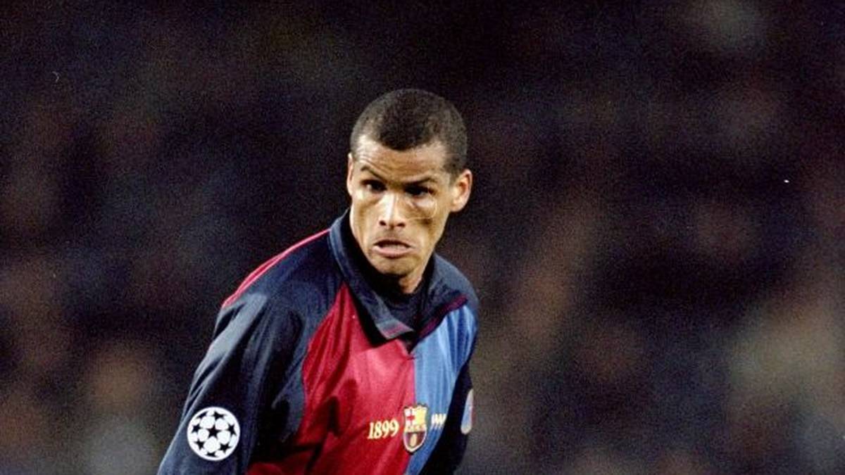 RIVALDO (1997-2002): Rivaldo wurde zu Beginn der Saison 1997-98 von Deportivo la Coruña als direkter Ersatz für seinen Landsmann Ronaldo verpflichtet. Eine seiner Spezialitäten: Kunstvolle Freistöße

