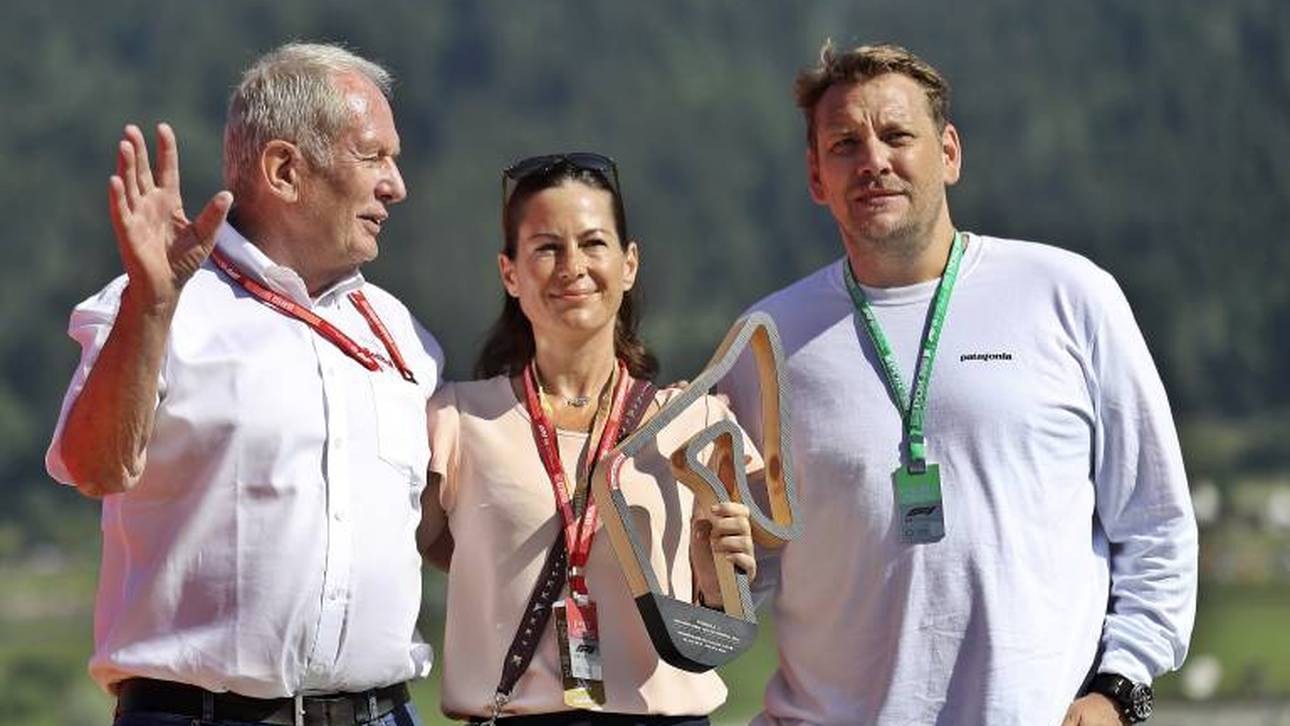 Lukas Lauda (r.) zusammen mit Birgit Lauda und Helmut Marko (Red Bull Racing)