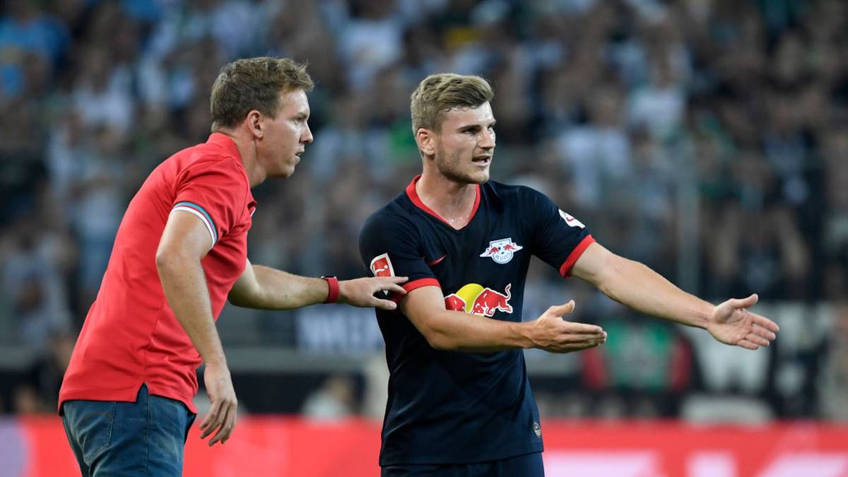 Leipzig's German headcoach Julian Nagelsmann and Leipzig's German forward Timo Werner (R) talk during the German first division Bundesliga football match Borussia Moenchengladbach v RB Leipzig in Moenchengladbach, western Germany on August 30, 2019. (Photo by Ina FASSBENDER / AFP) / RESTRICTIONS: DFL REGULATIONS PROHIBIT ANY USE OF PHOTOGRAPHS AS IMAGE SEQUENCES AND/OR QUASI-VIDEO        (Photo credit should read INA FASSBENDER/AFP via Getty Images)