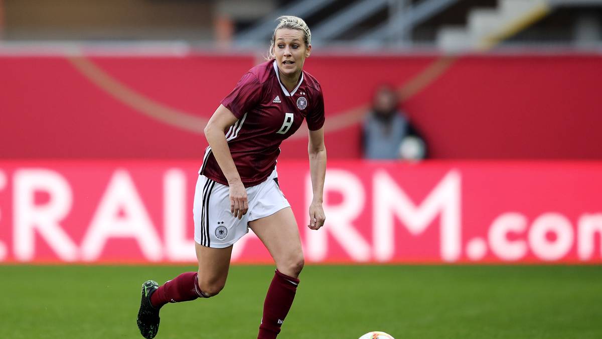 LENA GOESSLING: Mit 104 Länderspielen (10 Tore) ist Goeßling die Erfahrenste im Kader. Die 33-Jährige spielt ebenfalls beim VfL Wolfsburg und wurde dort schon fünfmal Meisterin sowie sechsmal DFB-Pokalsiegerin