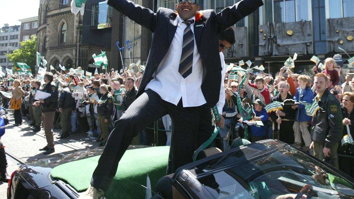 Ailtons beste Saison ist zweifellos die Spielzeit 2003/2004, als er 28 Mal für Werder Bremen trifft. Die Torjägerkrone und das Double für Werder sind der verdiente Lohn