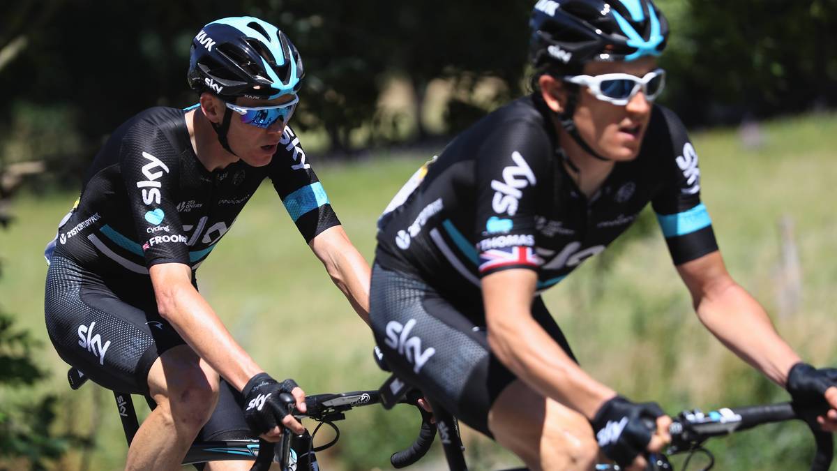 Das Sky-Team um Tourfavorit Christopher Froome (l.) hat das Rennen lange unter Kontrolle