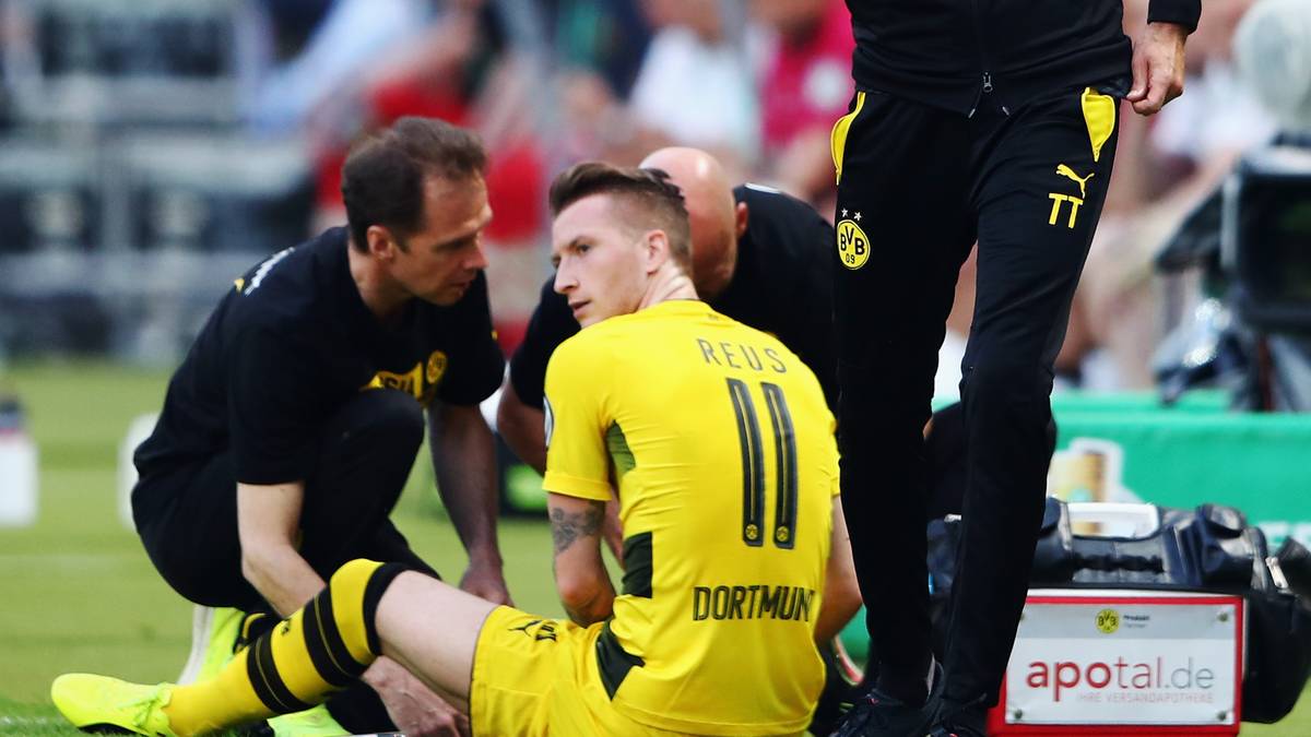 Denn: Das Verletzungspech bleibt Reus treu. Im Finale im Berliner Olympiastadion verletzt sich der Nationalspieler wenige Tage vor seinem 28. Geburtstag erneut schwerer