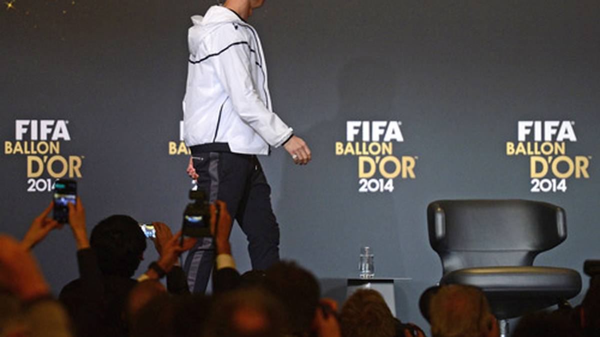 Bevor es ernst wird, finden sich die Protagonisten noch zu einer lockeren Fragerunde im Saal ein. Natürlich geht Cristiano Ronaldo vorneweg