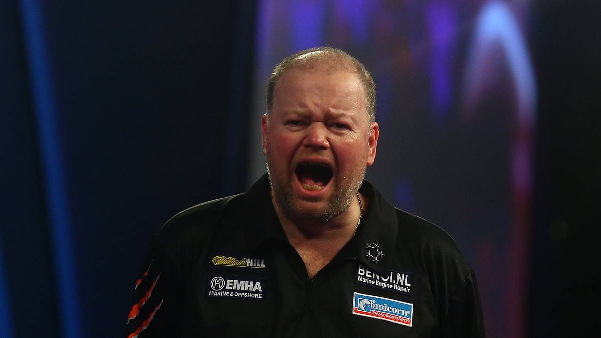 In dem Krimi behält van Barneveld schließlich aber doch die Oberhand, brilliert gar mit einem 12-Darter gegen Bunting - und lässt seinem Jubel hinterher freien Lauf