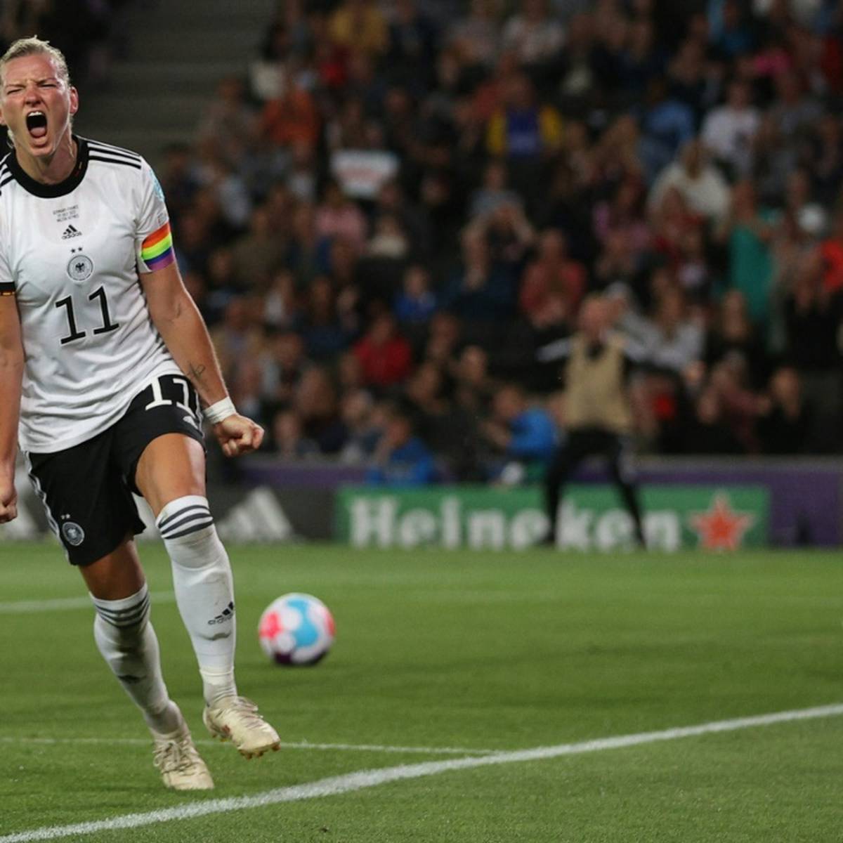 Die Fußball-Nationalmannschaft der Frauen bestreitet gegen Frankreich den ersten Heim-Auftritt nach der EM erfolgreich. Erneut wird Alexandra Popp zur Ruckzuck-Heldin