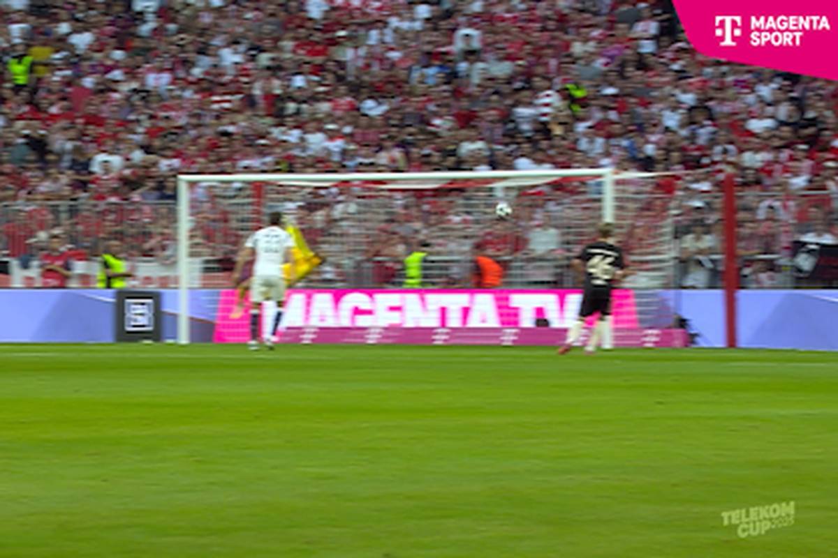 Der FC Bayern liefert ein Fußballfest. Gegen Tottenham laufen die Münchner beim Telekom Cup so richtig heiß. Allem voran die Nachwuchsabteilung der Münchner wusste dabei zu überzeugen. 
