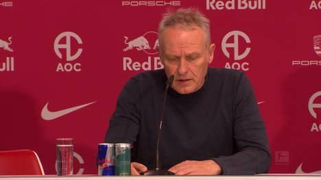 Der SC Freiburg verliert gegen RB Leipzig mit 1:3. Christian Streich fühlt sich von der Elfmeterentscheidung benachteiligt, obgleich er weiß, dass das Team von Marco Rose der verdiente Sieger ist.