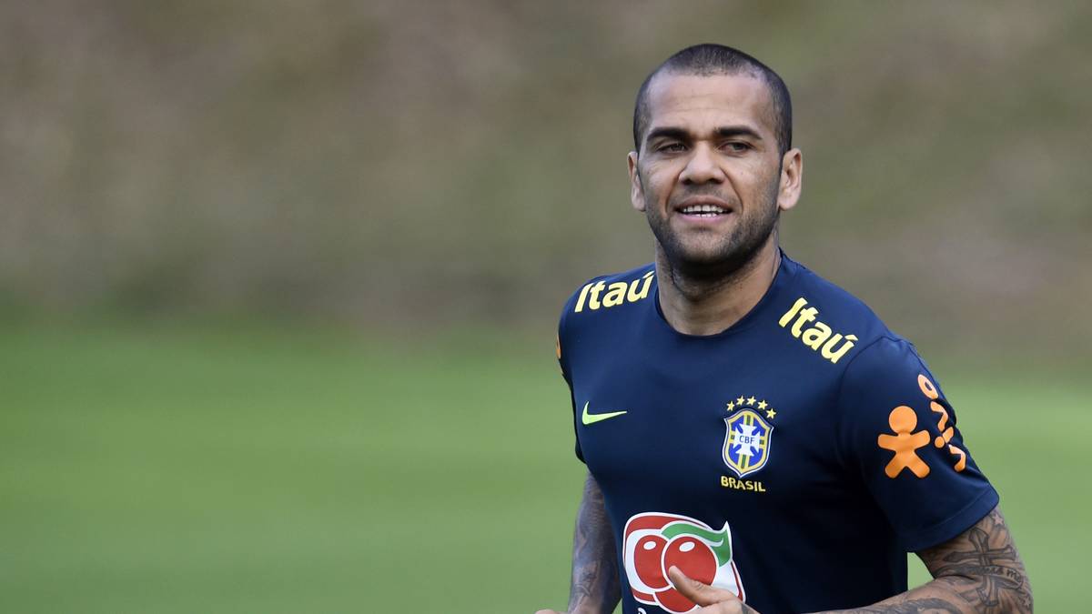 Dani Alves Wechselt Zu Fc Sao Paulo Nach Brasilien Und Unterschreibt Vertrag Bis 2022