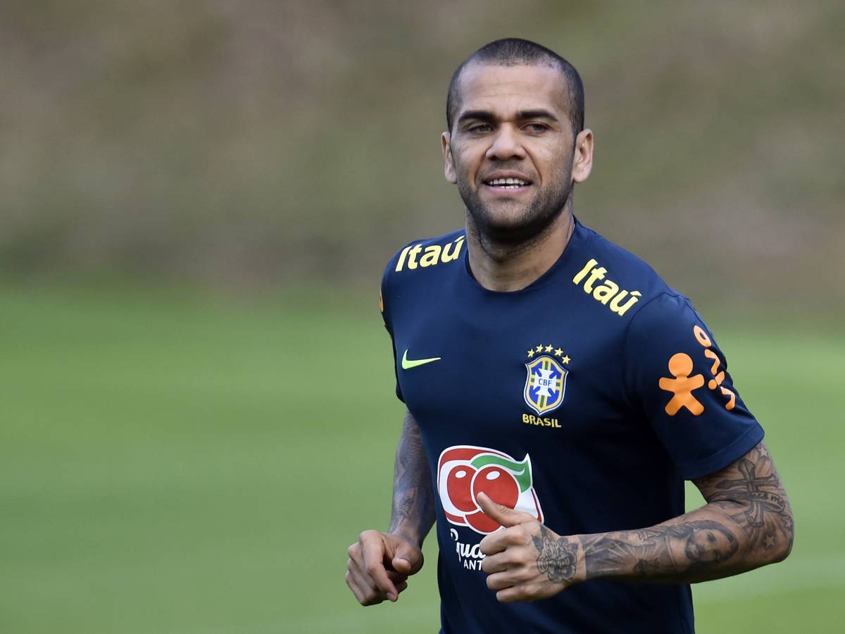 Dani Alves Wechselt Zu Fc Sao Paulo Nach Brasilien Und Unterschreibt Vertrag Bis 2022