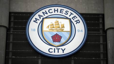 Manchester City hat sich in den letzten Jahren zu einer Macht im Fußball entwickelt und dabei immer wieder viel Geld ausgegeben. Ein Experte verriet jetzt, warum die Citizens damit nicht durchkommen könnten.