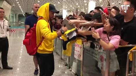 Neymar wird von chinesischen Fans begeistert empfangen