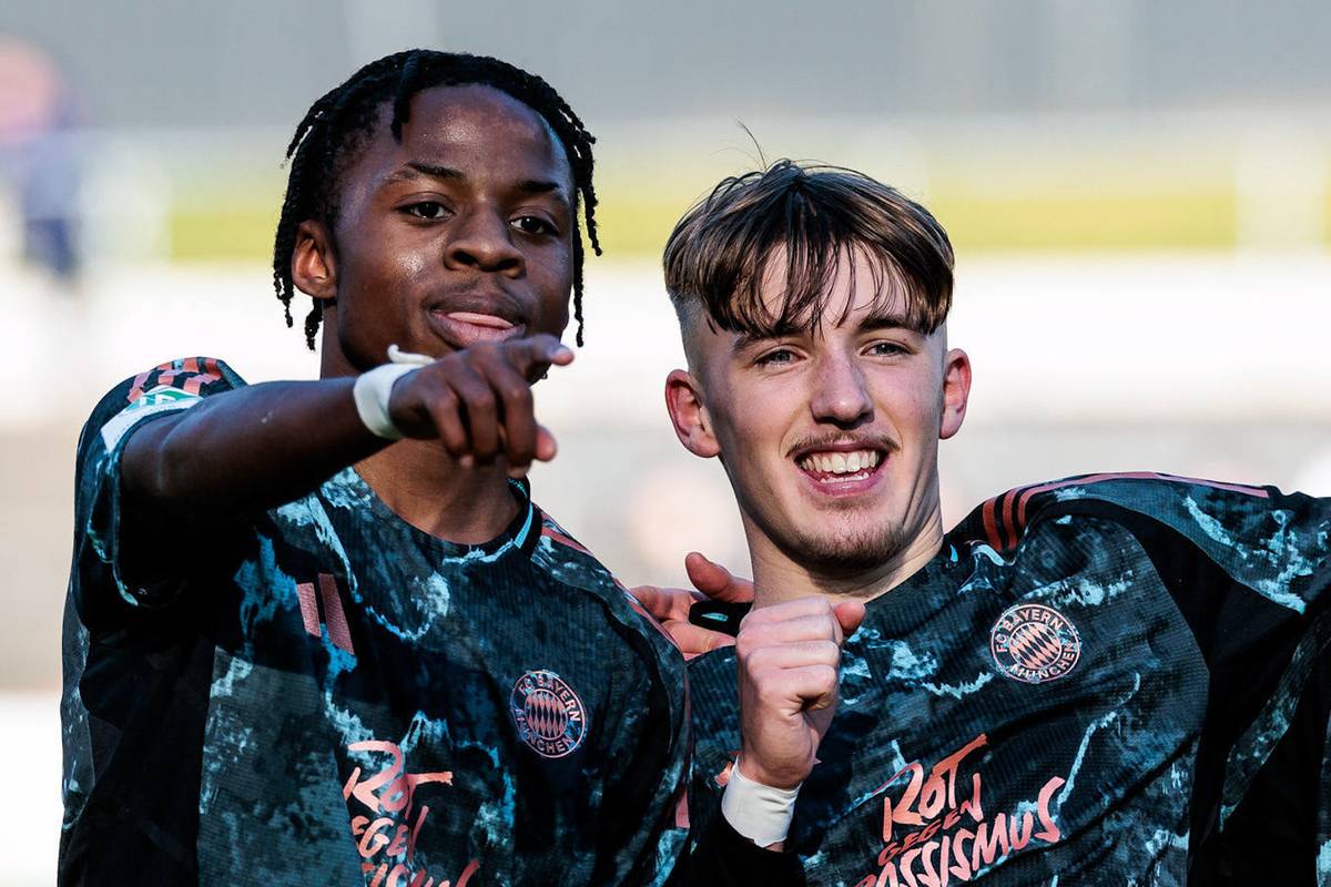 Der FC Bayern hat die Verträge der U17-Juniorennationalspieler Lennart Karl und Wisdom Mike verlängert.
