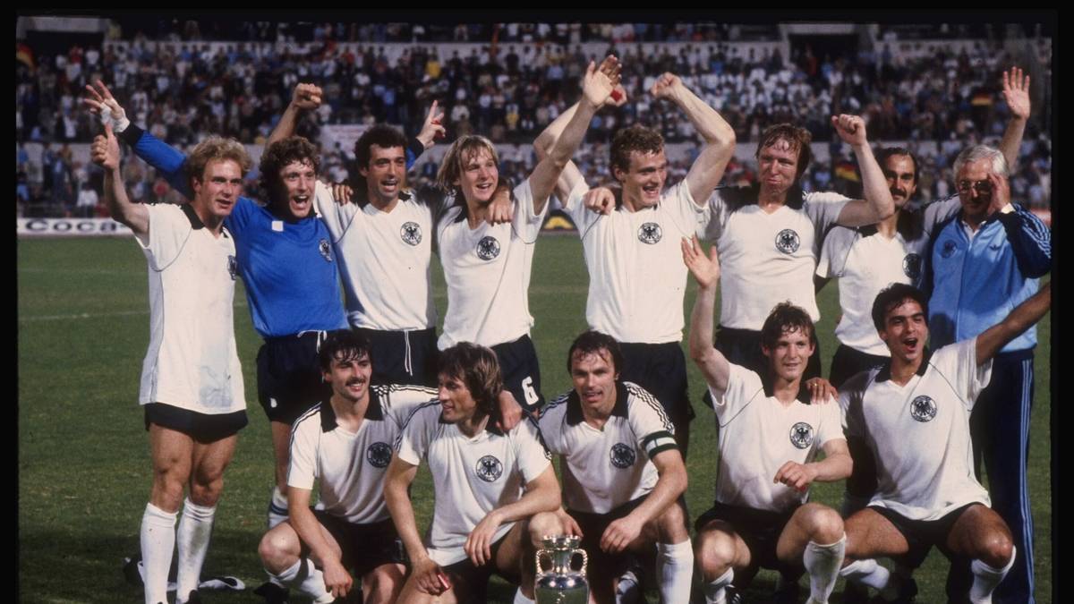 Die Trikots der Europameister von 1980 hatten einen schwarzen Kragen - das war es dann aber auch schon mit Design-Elementen.