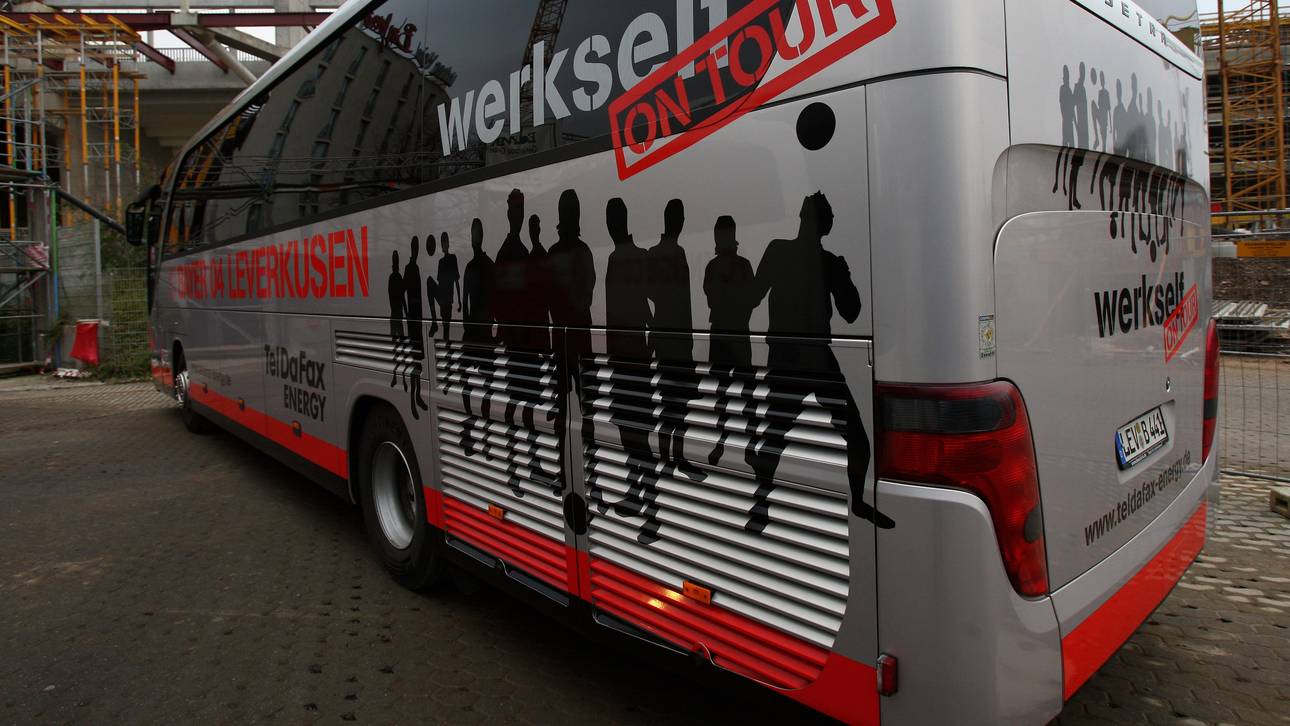 Leverkusens Bus steckt im Stau fest