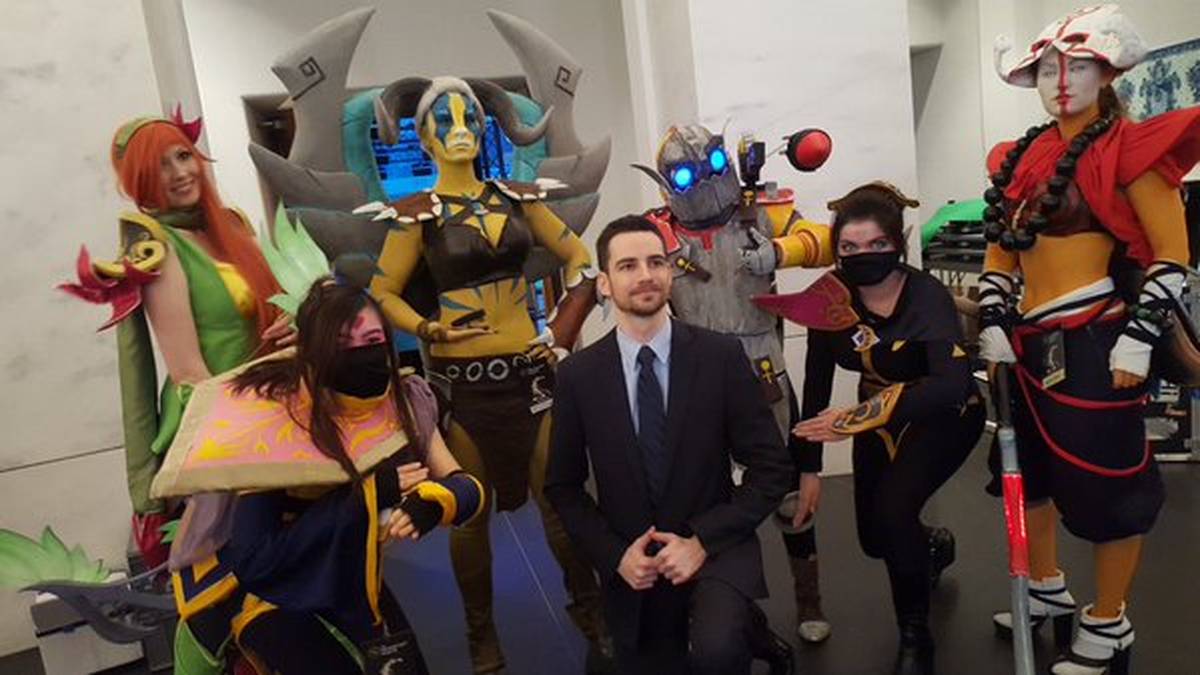 So gut wie jedes eSports-Event zieht Cosplayer quasi magisch an. Hier ziehen sich Frauen und Männer wie ihre liebsten Helden an. Das kostet Zeit, Aufwand und auch eine Menge Geld - aber das Ergebnis ist atemberaubend. SPORT1 zeigt die besten Bilder