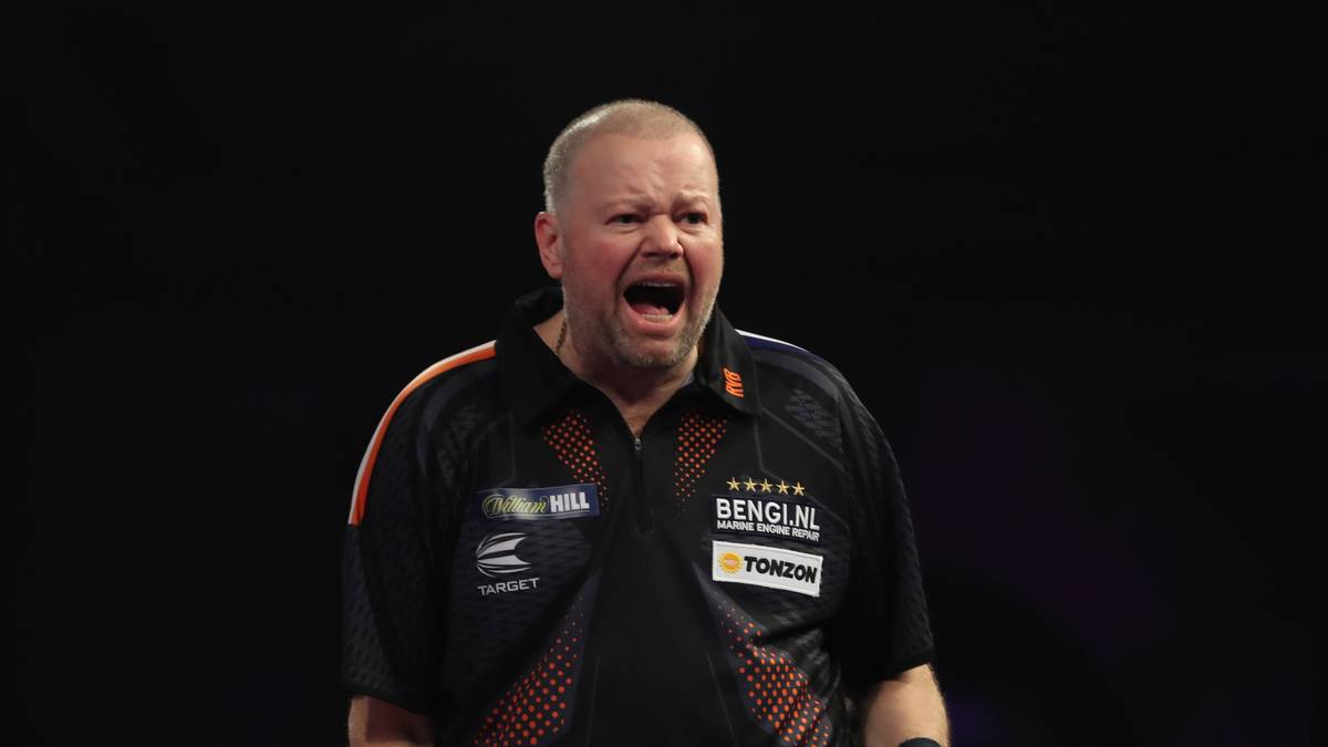 RAYMOND VAN BARNEVELD (Niederlande): "Barney" nimmt schon zum 14. Mal an der Premier League teil. Das heißt, er hat den Wettbewerb noch nie verpasst. 2014 holte er den Titel. Beim Masters unterlag er erst im Finale Landsmann van Gerwen
