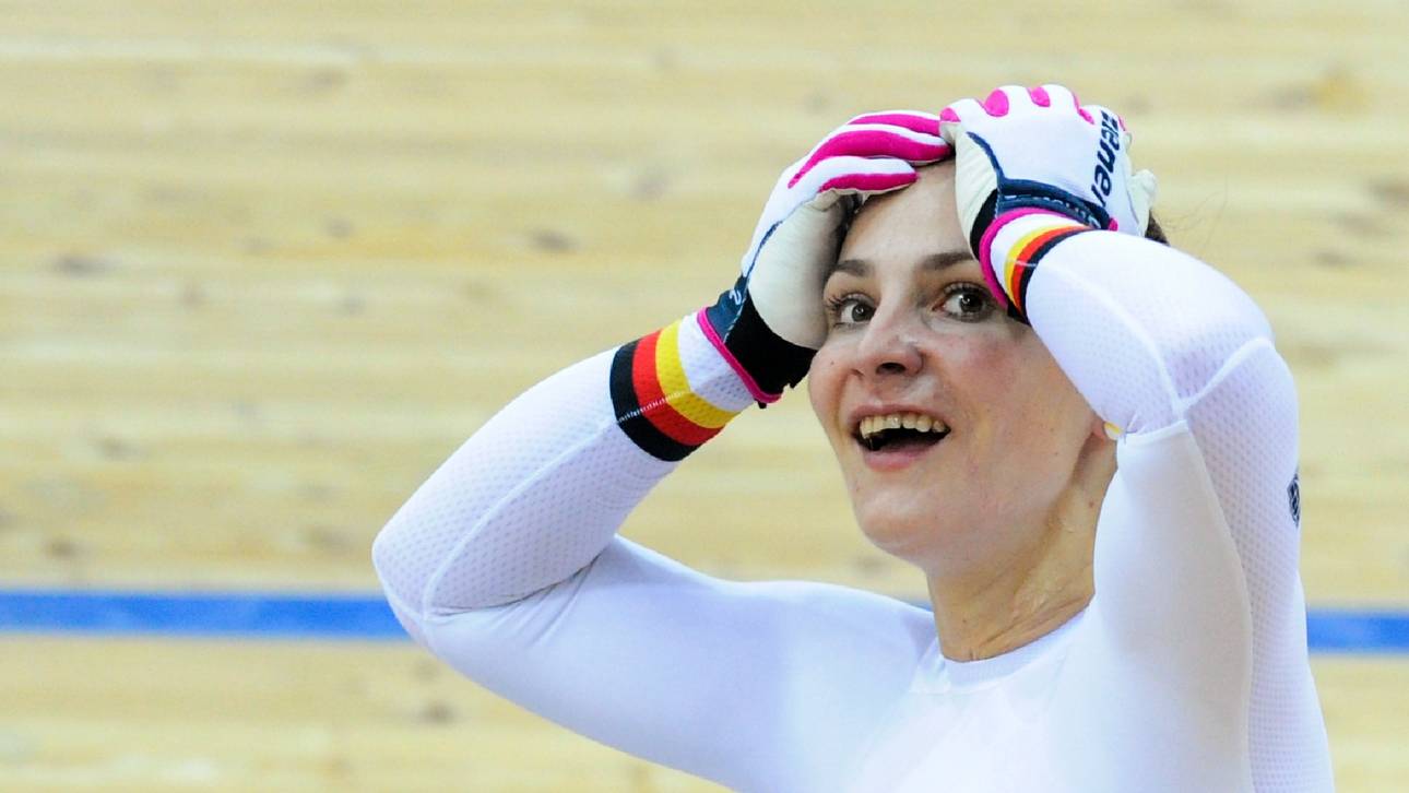 Vogel rast zu Gold im Keirin