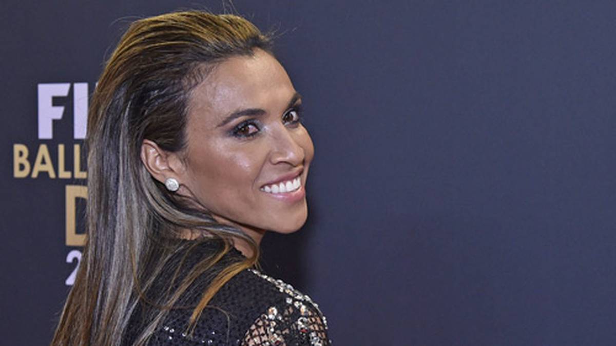 Doch auch ihre Konkurrenz hat es in sich. Unter den ersten Drei ist auch die Brasilianerin Marta, die die Trophäe bereits fünf Mal eingesackt hat