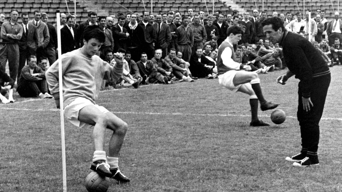 PLATZ 10: Inter Mailand (1962 - 1967) - Der frühere Barca-Trainer Helenio Herrera brachte den Erfolg nach Mailand. 1964 und 1965 gewannen die Nerazzurri zweimal in Folge den Europapokal der Landesmeister, zudem holte Inter ab 1962 dreimal nacheinander den Scudetto