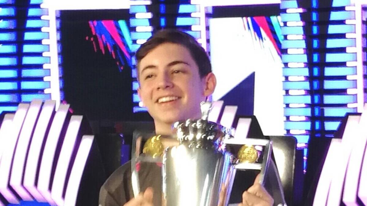 Platz 9 - Dylan "DullenMIKE" Neuhausen (Xbox/2413 Punkte): Mit gerade einmal frischen 17 Jahren spielt er schon für SK Gaming bei den Profis. Den FUT Champions Cup #3 konnte er im Januar 2019 sogar komplett für sich entscheiden