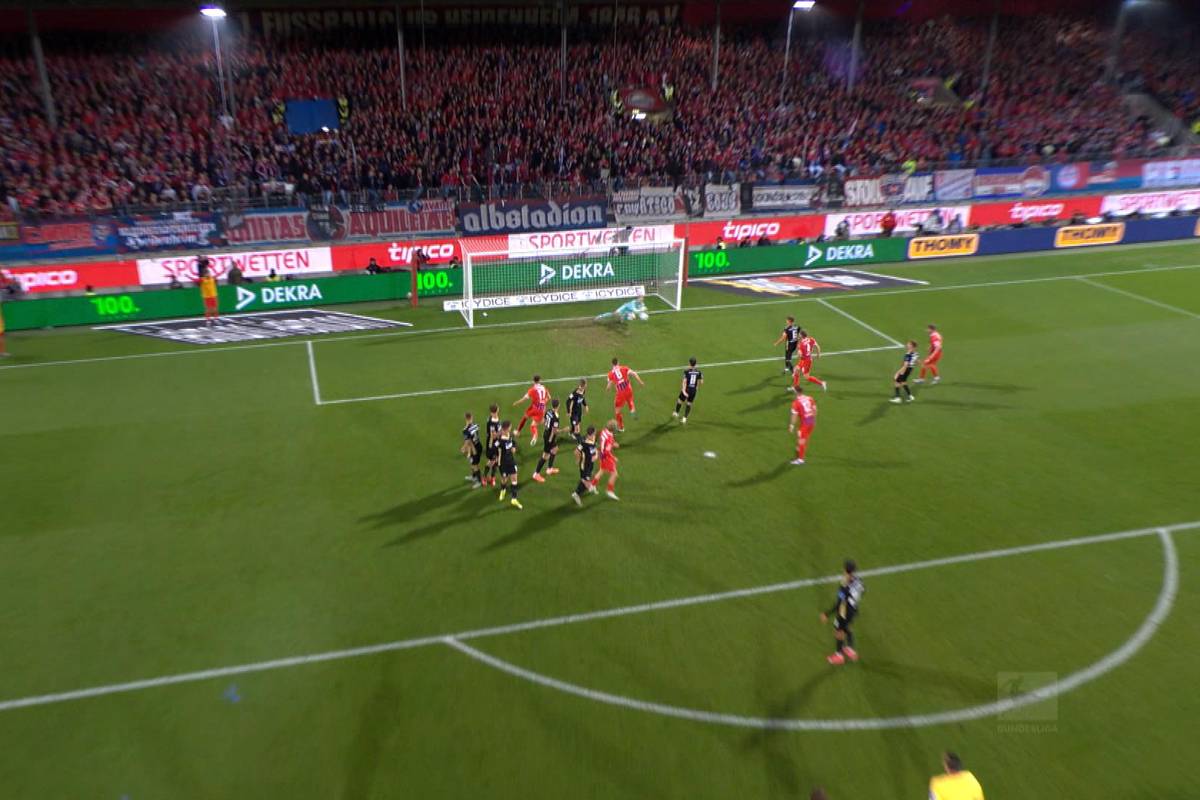 Im Vorfeld war Heidenheim gegen Elversberg als "El Dorfico" verspottet worden. Doch das Relegations-Hinspiel war alles andere als ein biederer Provinzkick. Diese Partie bot jede Menge Spektakel.