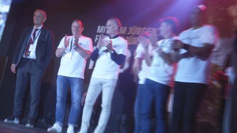 Auch die Legenden von Eintracht Frankfurt sind fest davon überzeugt, dass die Adler den Europa-League-Titel holen. Präsident Peter Fischer hat dafür eine ganz außergewöhnliche Rede gehalten.