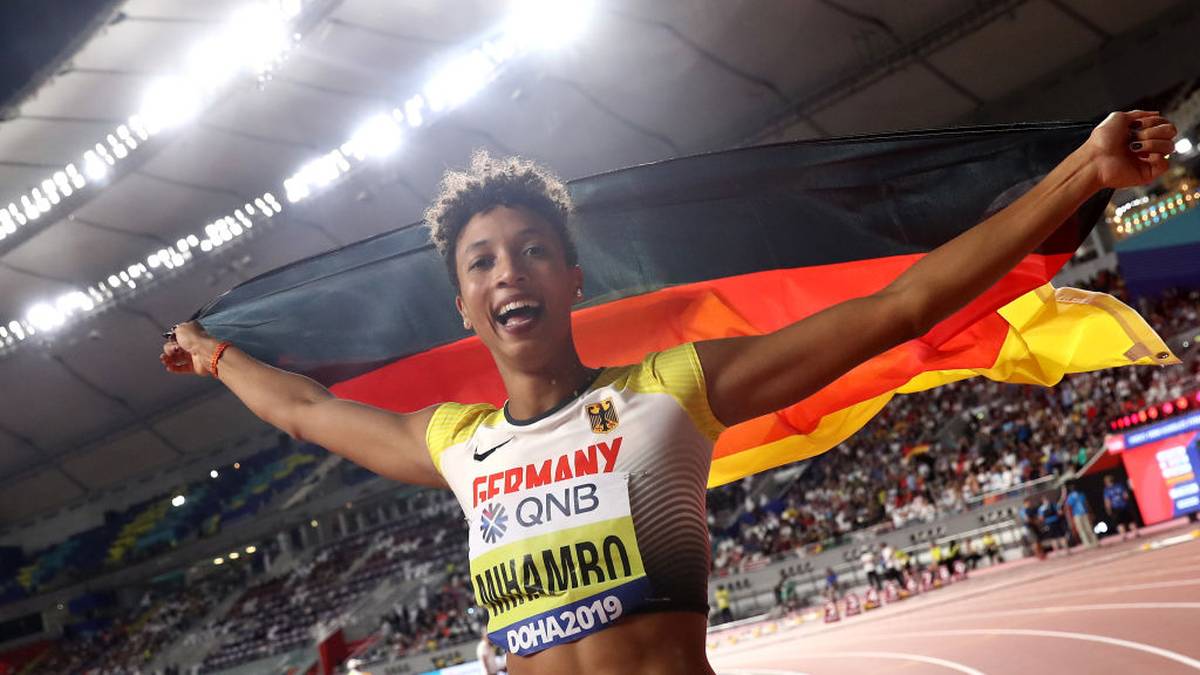Malaika Mihambo feiert ihren WM-Titel 2019