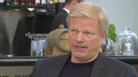 Im STAHLWERK Doppelpass äußert sich Bayerns Vorstandsvorsitzender Oliver Kahn noch einmal kritisch über Ex-Bayern-Spieler David Alaba.