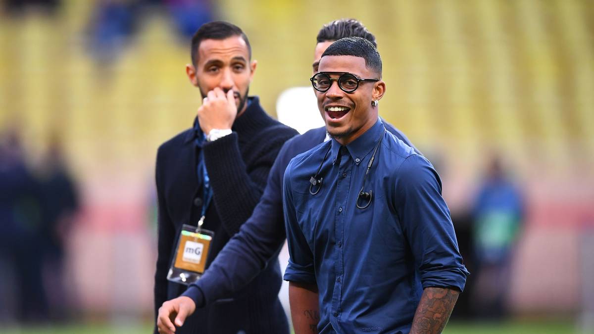 Juventus' Mario Lemina (r.) trägt eine auffällige Brille
