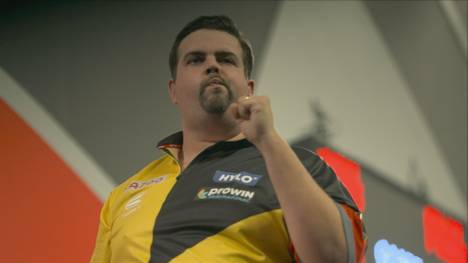 Gabriel Clemens schlägt William O'Connor in der zweiten Runde der Darts-WM mit 3:0 und begeistert die Zuschauer mit seinem Spiel. 