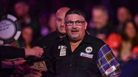 Gary Anderson repräsentiert bei der Darts-W; die ältere Generation - zum alten Eisen gehört der Schotte aber noch lange nicht. 