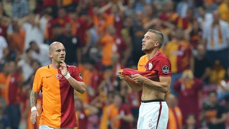 Wesley Sneijder (l.) und Lukas Podolski unterliegen Osmanlispor