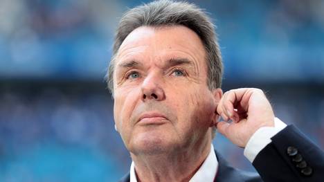 Heribert Bruchhagen hält trotz der Talfahrt des Hamburger SV an Trainer Markus Gisdol fest